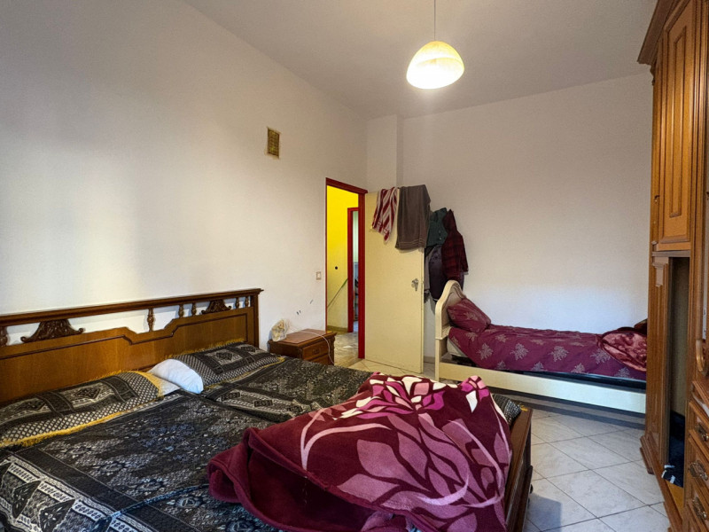 Proponiamo in vendita appartamento al primo piano servito da ascensore di nuova installazione, re...