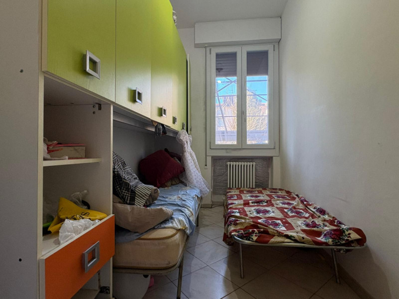 Proponiamo in vendita appartamento al primo piano servito da ascensore di nuova installazione, re...