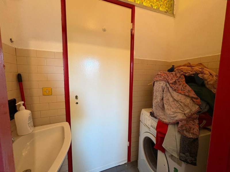 Proponiamo in vendita appartamento al primo piano servito da ascensore di nuova installazione, re...