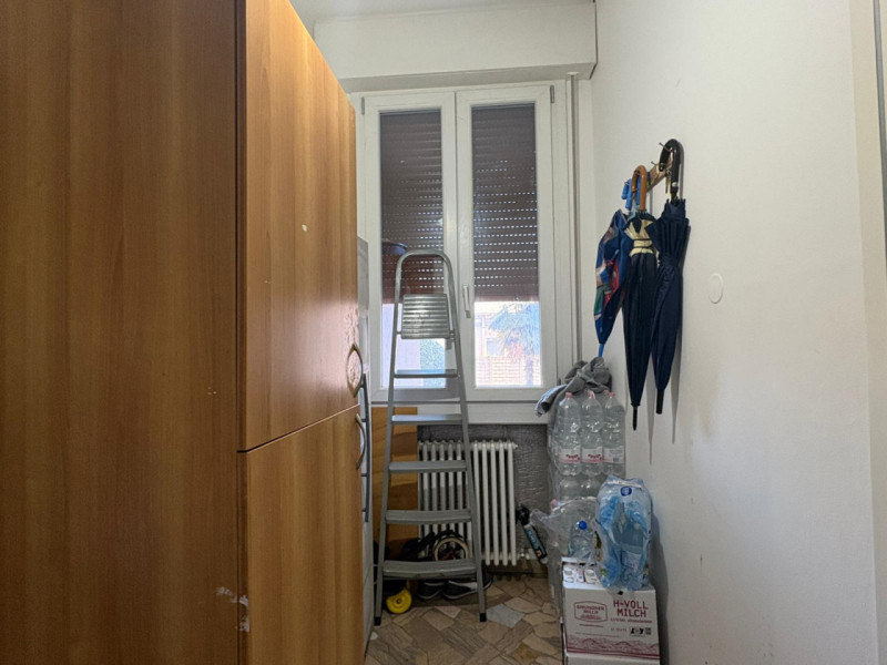 Proponiamo in vendita appartamento al primo piano servito da ascensore di nuova installazione, re...