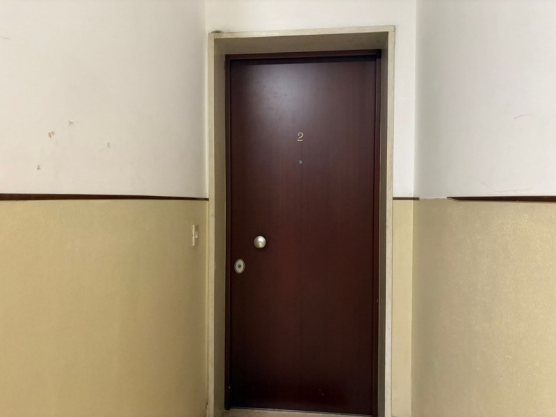 Proponiamo in vendita appartamento al primo piano servito da ascensore di nuova installazione, re...