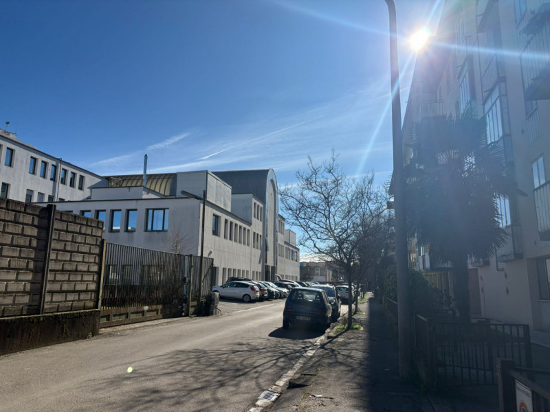 Proponiamo in vendita appartamento al primo piano servito da ascensore di nuova installazione, re...