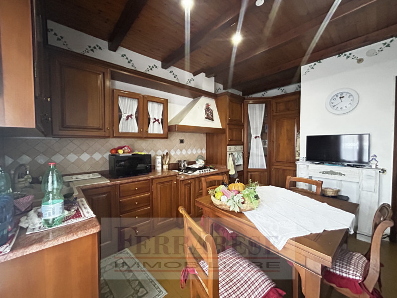 MORTISE Spazioso APPARTAMENTO al piano primo con una superficie generosa di 120 mq, soluzione per...