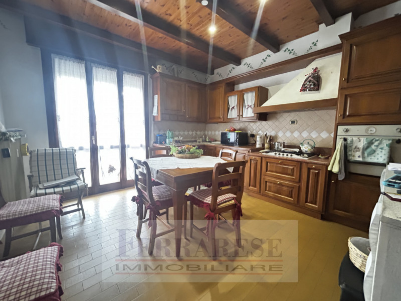 MORTISE Spazioso APPARTAMENTO al piano primo con una superficie generosa di 120 mq, soluzione per...