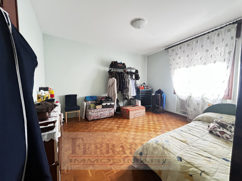 MORTISE Spazioso APPARTAMENTO al piano primo con una superficie generosa di 120 mq, soluzione per...