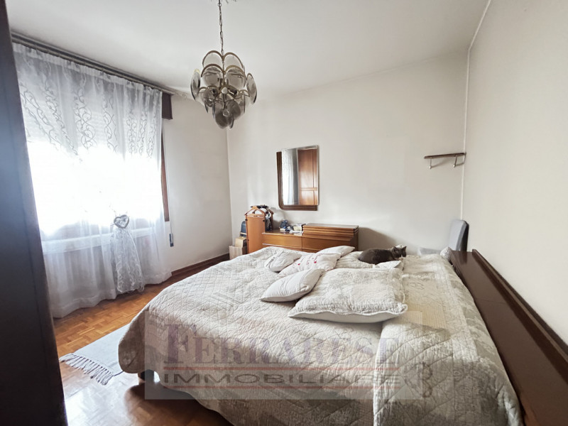 MORTISE Spazioso APPARTAMENTO al piano primo con una superficie generosa di 120 mq, soluzione per...