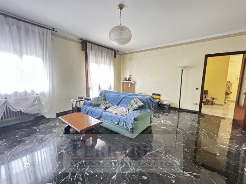 MORTISE Spazioso APPARTAMENTO al piano primo con una superficie generosa di 120 mq, soluzione per...