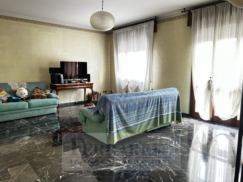 MORTISE Spazioso APPARTAMENTO al piano primo con una superficie generosa di 120 mq, soluzione per...