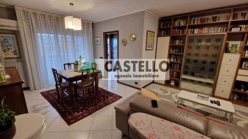 Cadoneghe Castagnara proponiamo in esclusiva, spazioso appartamento di ~100mq netti interni con 3...