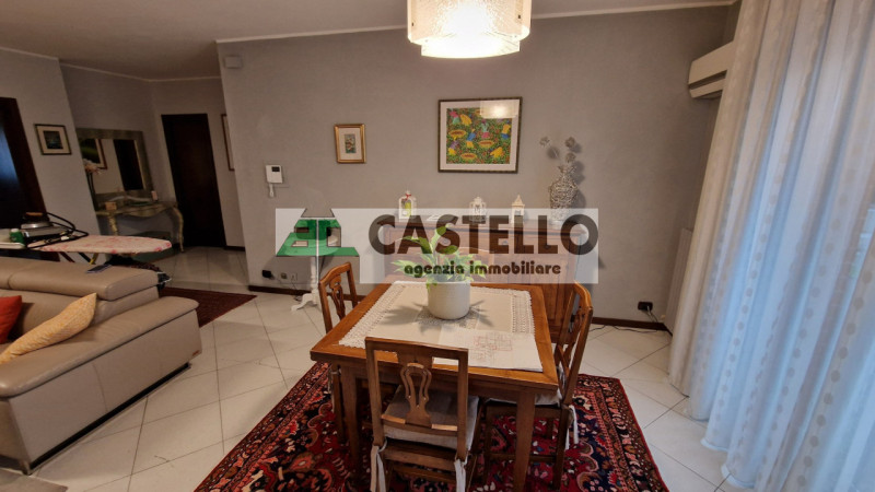 Cadoneghe Castagnara proponiamo in esclusiva, spazioso appartamento di ~100mq netti interni con 3...