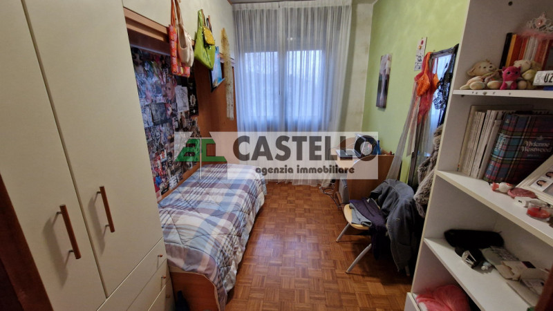 Cadoneghe Castagnara proponiamo in esclusiva, spazioso appartamento di ~100mq netti interni con 3...