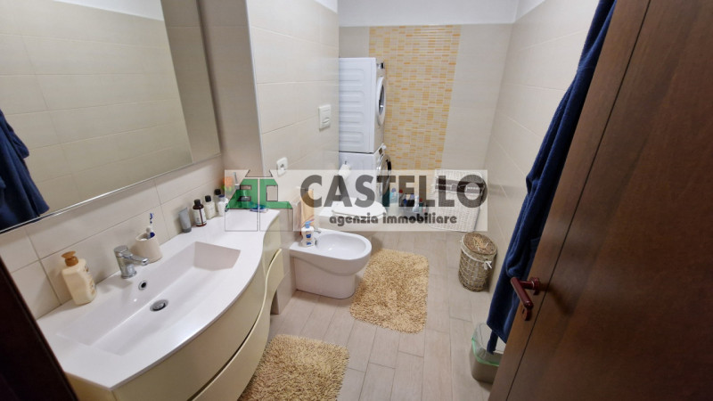 Cadoneghe Castagnara proponiamo in esclusiva, spazioso appartamento di ~100mq netti interni con 3...