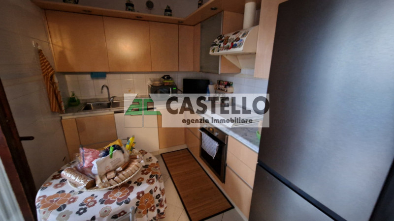 Cadoneghe Castagnara proponiamo in esclusiva, spazioso appartamento di ~100mq netti interni con 3...