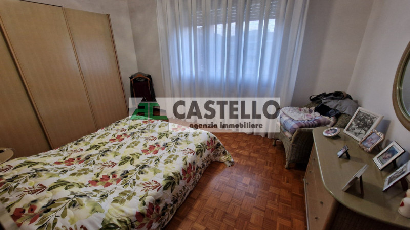 Cadoneghe Castagnara proponiamo in esclusiva, spazioso appartamento di ~100mq netti interni con 3...