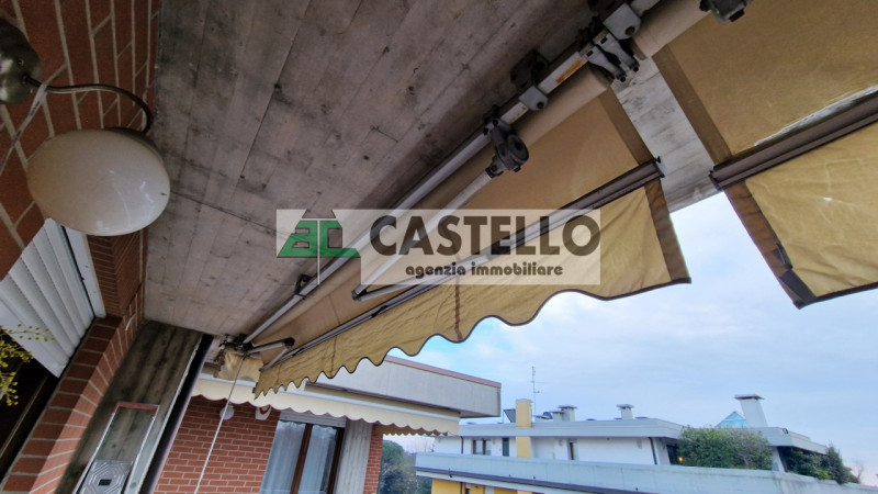 Cadoneghe Castagnara proponiamo in esclusiva, spazioso appartamento di ~100mq netti interni con 3...