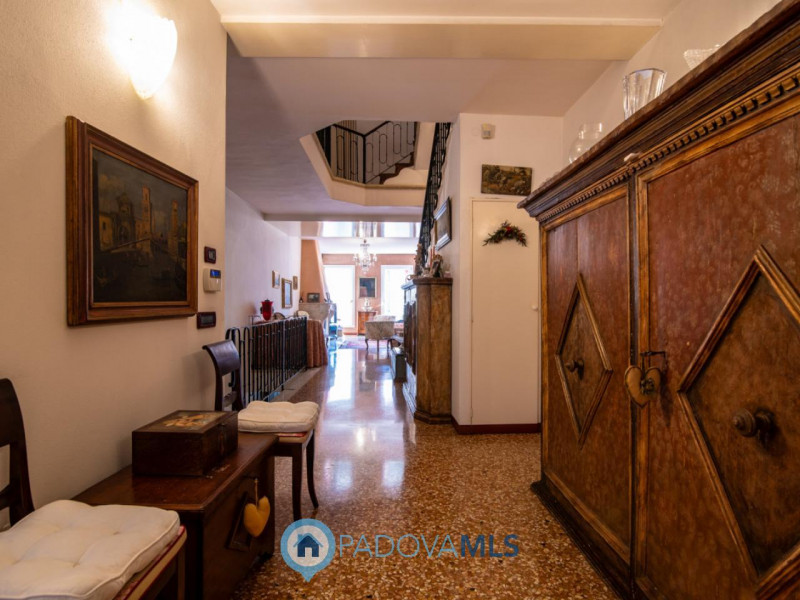 Palazzetto del 1700 ristrutturato completamente con possibilità di ampio garage

Immobile in escl...