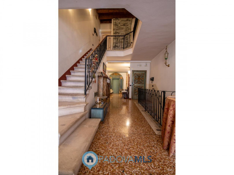 Palazzetto del 1700 ristrutturato completamente con possibilità di ampio garage

Immobile in escl...