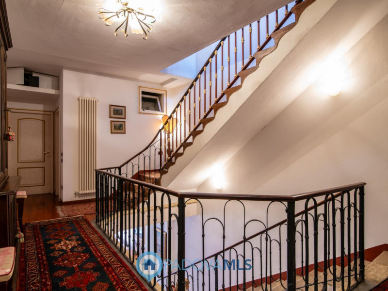 Palazzetto del 1700 ristrutturato completamente con possibilità di ampio garage

Immobile in escl...