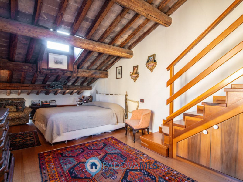 Palazzetto del 1700 ristrutturato completamente con possibilità di ampio garage

Immobile in escl...