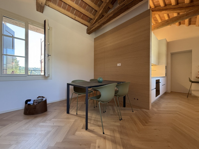 Proponiamo in vendita una meravigliosa mansarda di circa 70 mq situata all’interno di una prestig...