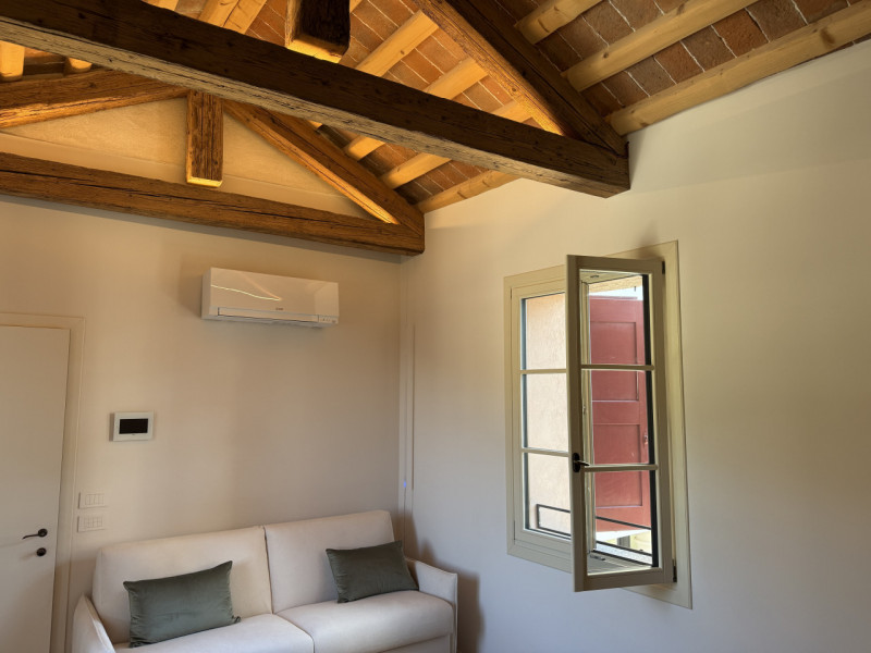 Proponiamo in vendita una meravigliosa mansarda di circa 70 mq situata all’interno di una prestig...