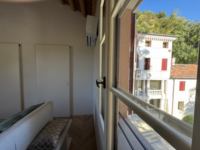 Rif. BA335 (Daniel +39 3939878704)

Proponiamo in affitto una meravigliosa MANSARDA situata all’i...