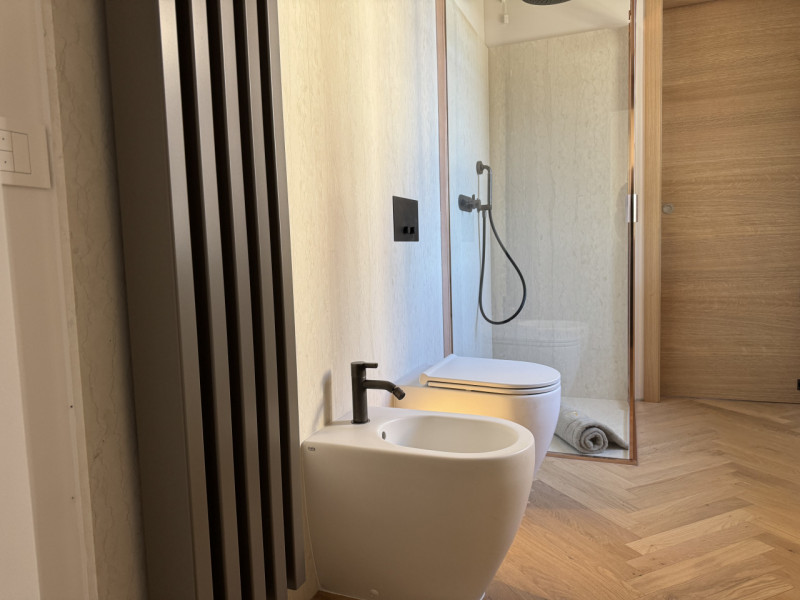 Proponiamo in vendita una meravigliosa mansarda di circa 70 mq situata all’interno di una prestig...