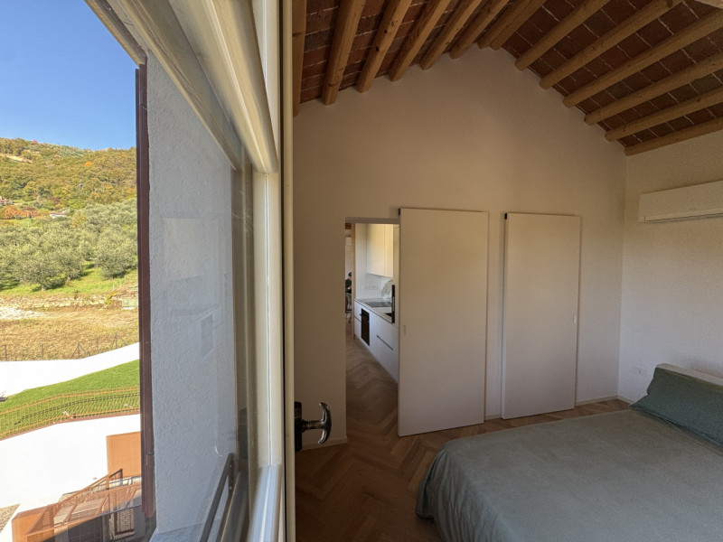 Proponiamo in vendita una meravigliosa mansarda di circa 70 mq situata all’interno di una prestig...