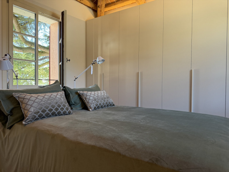 Proponiamo in vendita una meravigliosa mansarda di circa 70 mq situata all’interno di una prestig...