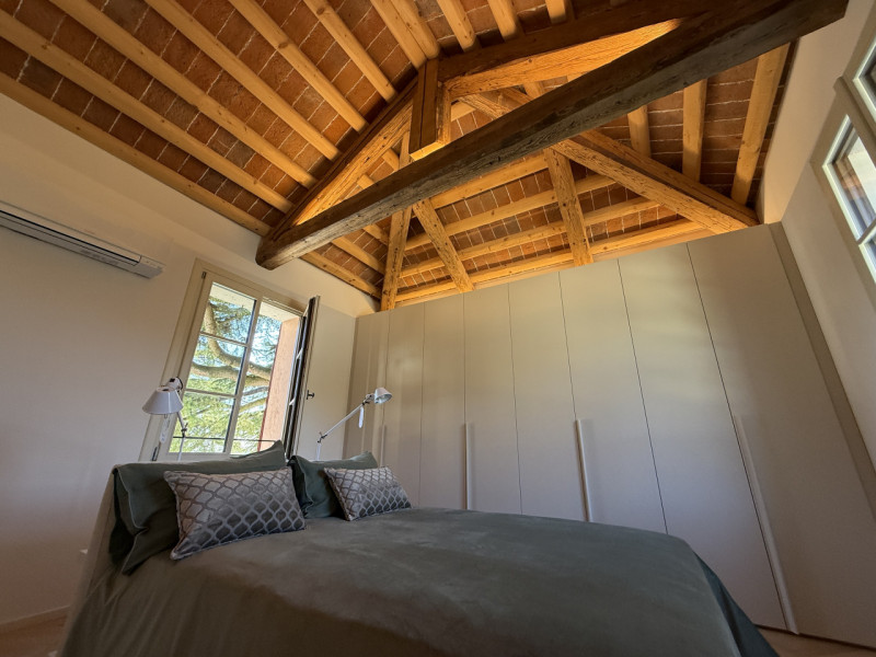 Proponiamo in vendita una meravigliosa mansarda di circa 70 mq situata all’interno di una prestig...