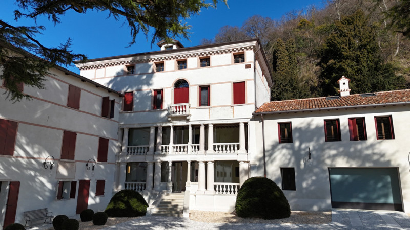 Rif. BA335 (Daniel +39 3939878704)

Proponiamo in affitto una meravigliosa MANSARDA situata all’i...
