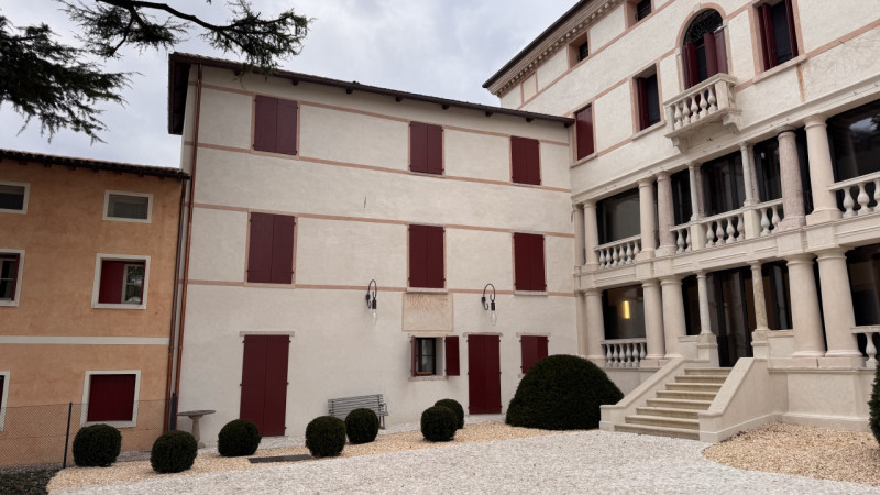 Rif. BA335 (Daniel +39 3939878704)

Proponiamo in affitto una meravigliosa MANSARDA situata all’i...