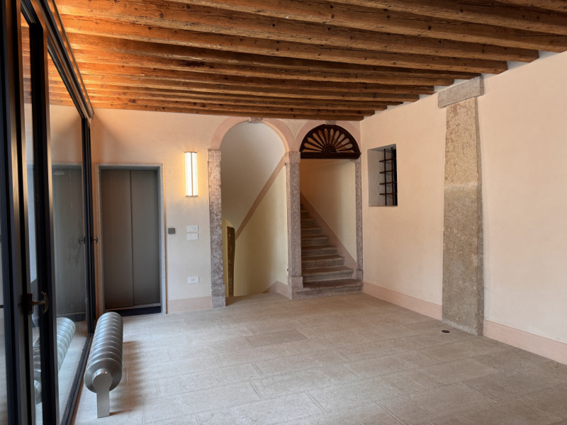 Rif. BA335 (Daniel +39 3939878704)

Proponiamo in affitto una meravigliosa MANSARDA situata all’i...