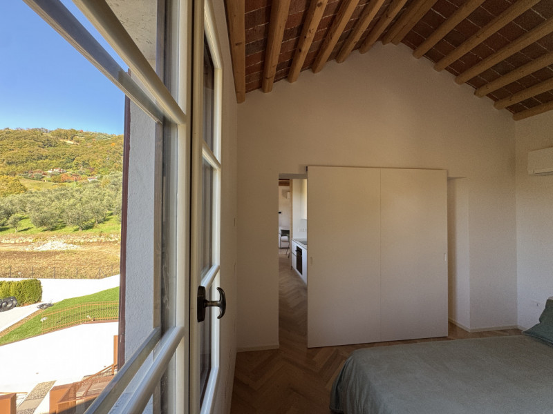 Rif. BA335 (Daniel +39 3939878704)

Proponiamo in affitto una meravigliosa MANSARDA situata all’i...