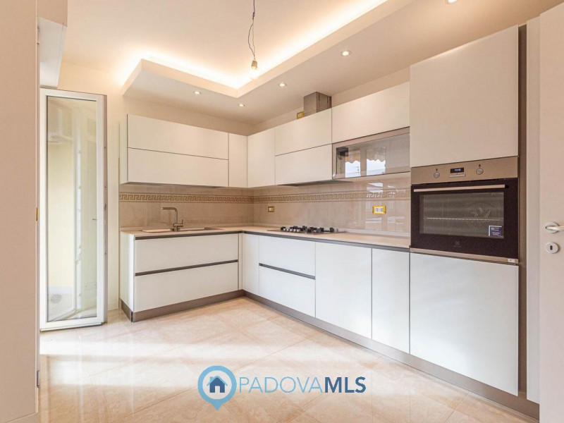 Immobile in esclusiva al Gruppo Padova MLS
Scopri il rifugio perfetto in una delle zone più centr...