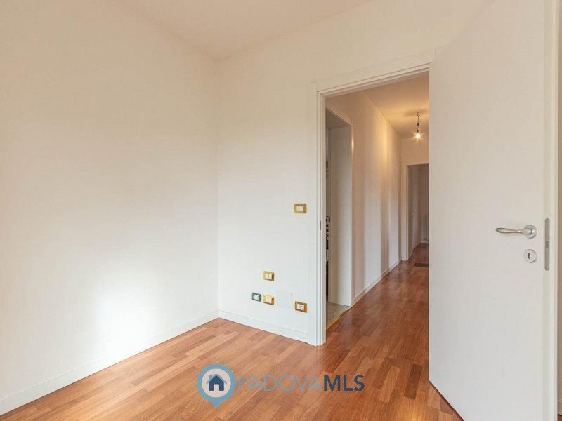 Immobile in esclusiva al Gruppo Padova MLS
Scopri il rifugio perfetto in una delle zone più centr...