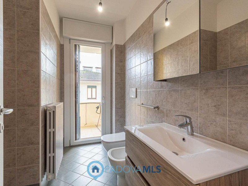 Immobile in esclusiva al Gruppo Padova MLS
Scopri il rifugio perfetto in una delle zone più centr...