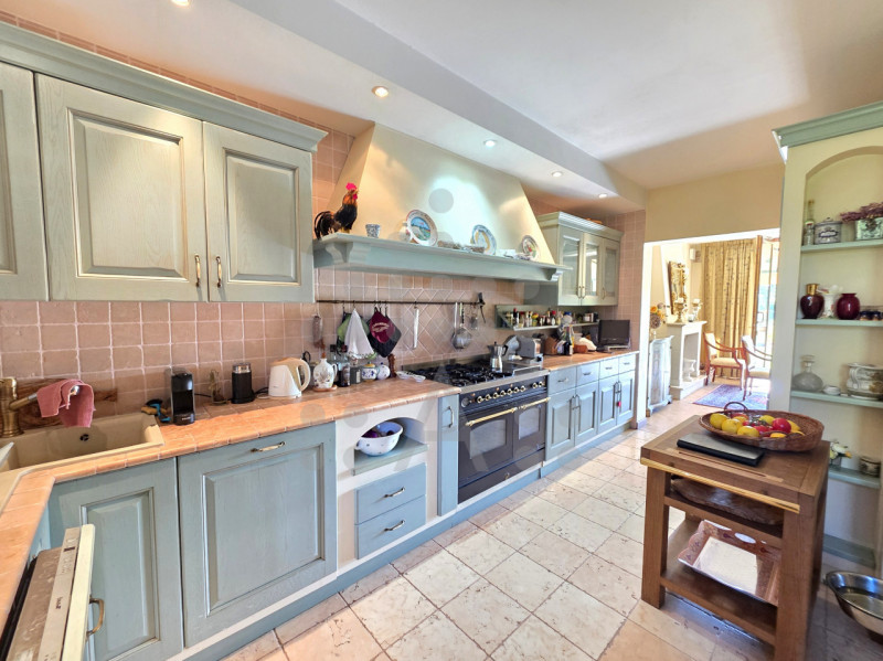 Nelle vicinanze del Golf Club La Montecchia, esiste un modo diverso di vivere la casa: più silenz...