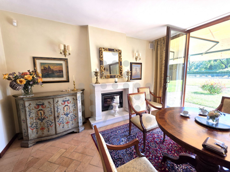 Nelle vicinanze del Golf Club La Montecchia, esiste un modo diverso di vivere la casa: più silenz...