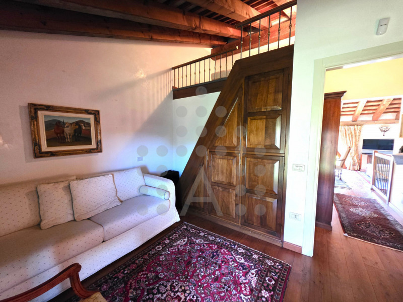 Nelle vicinanze del Golf Club La Montecchia, esiste un modo diverso di vivere la casa: più silenz...