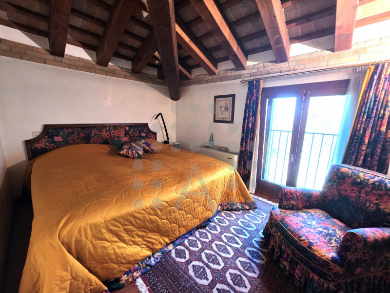 Nelle vicinanze del Golf Club La Montecchia, esiste un modo diverso di vivere la casa: più silenz...