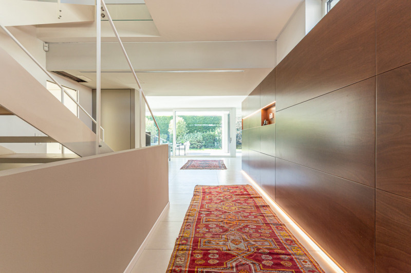 Scopri questa magnifica villa moderna situata nel cuore di Noventa Padovana, un comune rinomato p...