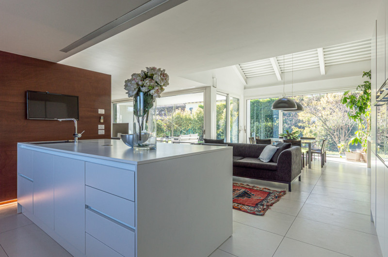 Scopri questa magnifica villa moderna situata nel cuore di Noventa Padovana, un comune rinomato p...