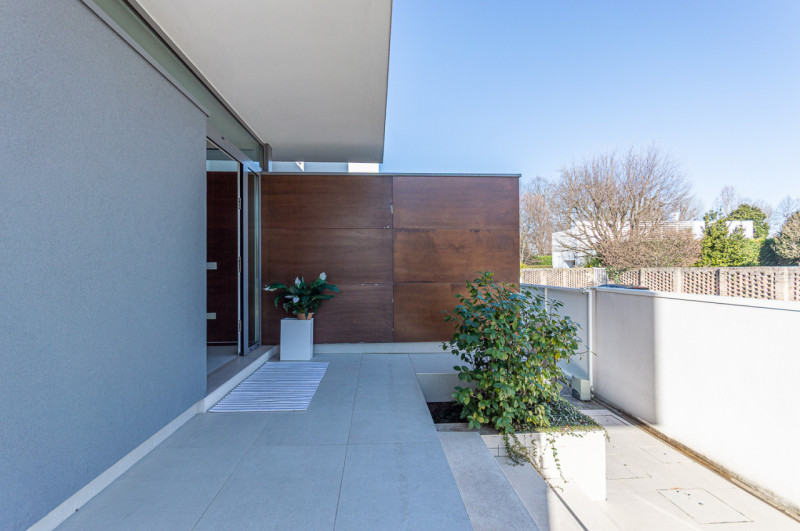 Scopri questa magnifica villa moderna situata nel cuore di Noventa Padovana, un comune rinomato p...