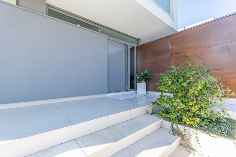 Scopri questa magnifica villa moderna situata nel cuore di Noventa Padovana, un comune rinomato p...