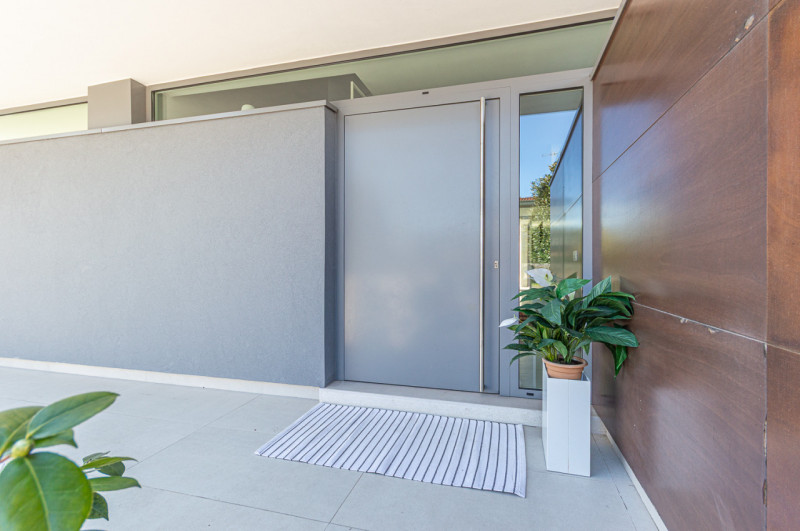 Scopri questa magnifica villa moderna situata nel cuore di Noventa Padovana, un comune rinomato p...