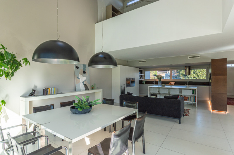 Scopri questa magnifica villa moderna situata nel cuore di Noventa Padovana, un comune rinomato p...