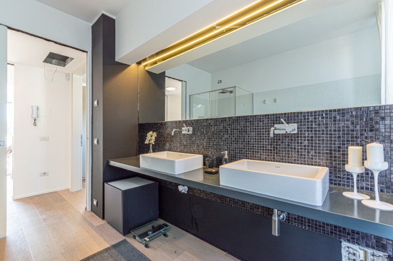 Scopri questa magnifica villa moderna situata nel cuore di Noventa Padovana, un comune rinomato p...