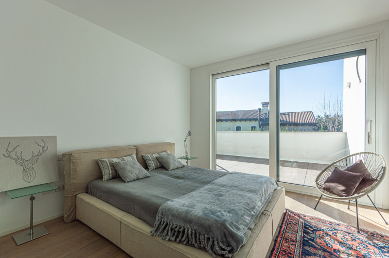 Scopri questa magnifica villa moderna situata nel cuore di Noventa Padovana, un comune rinomato p...