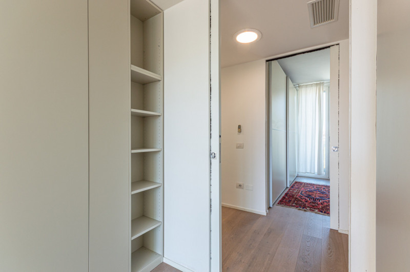 Scopri questa magnifica villa moderna situata nel cuore di Noventa Padovana, un comune rinomato p...